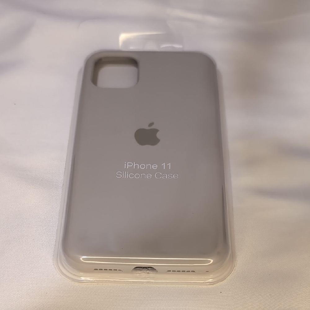Apple iPhone 11 Silicone Cover - Light Gray